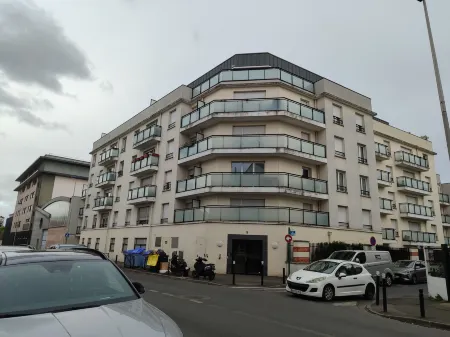 Wen Xi Hôtel Отели в г. Ливри-Гарган