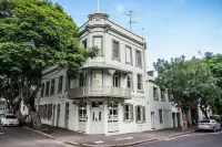 3BR  Retro Jungle Escape Near Darling Harbour Hotels in Glebe