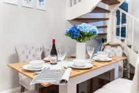The Hamptons Paddington Home Hotels in Edgecliff