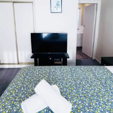 Merivale Court Large Studio-Unit 3 Отели рядом с достопримечательностью «Мона-вейл»