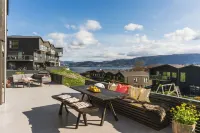 Large luxurious apartment with private terrace and parking