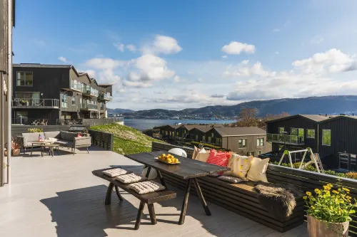 Large luxurious apartment with private terrace and parking