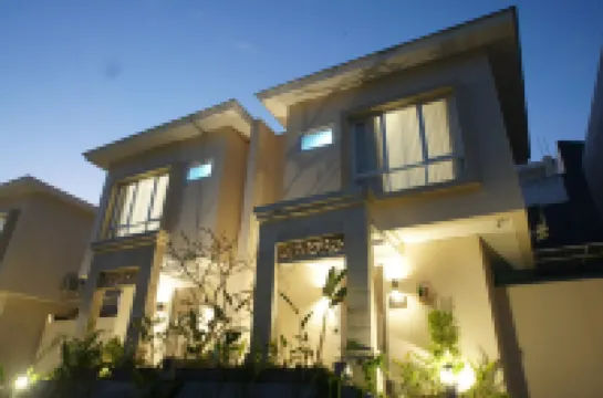 峇里島努沙杜瓦阿祖拉別墅 鄰近Bluemoon Chapel Ocean Blue的酒店