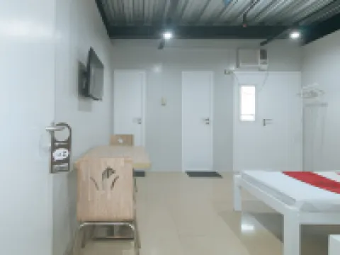 RedDoorz @ Coral Tree Residences ビニャンのホテル