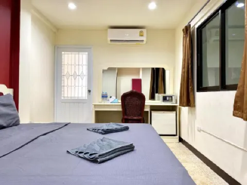 Patong Adventure Residence Hotel berhampiran Masjid Nurul Islam Mosque | مسجد