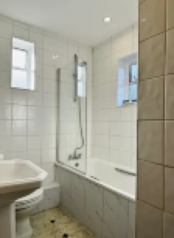 OYO New Charles Dickens Hotel