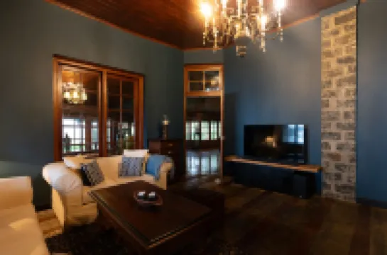 Garfield Bungalow by TONIK