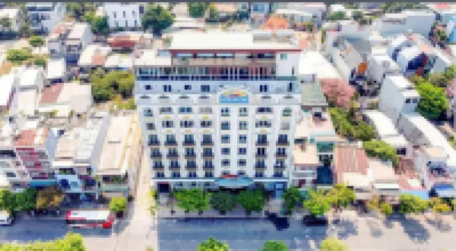 峴港Quan Cuong海灘酒店