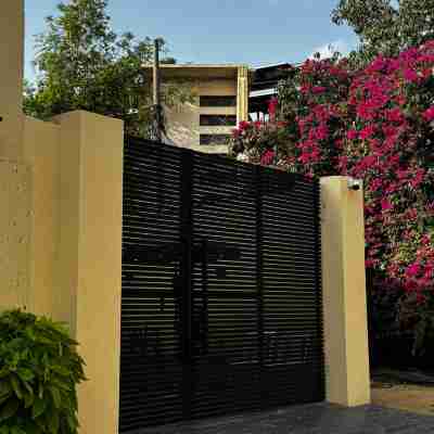 Hamsun Shahrah-e-Faisal Extension Hotel Exterior