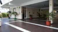 Alpha Villa – Double Room in Flic en Flac - parking