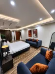 Highline Stays Goldcrest Mall and Residency DHA - Apartments