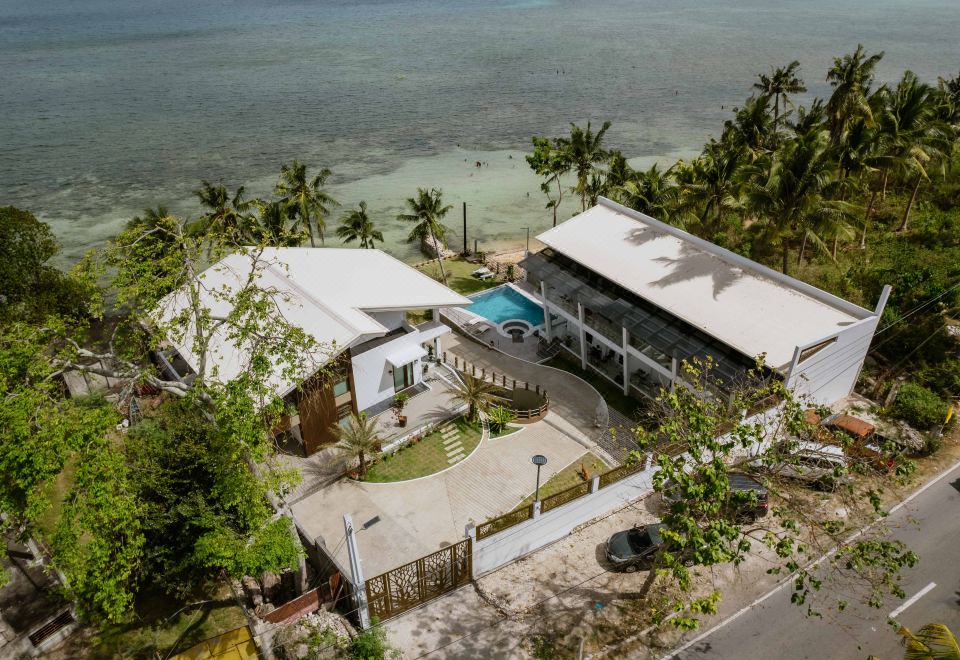Costa Anita Seaside Resort 수영장