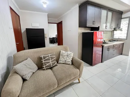 Cozy 2BR Sudirman Apt w/ Pool, Wi-Fi,  & Netflix Отели рядом с достопримечательностью «Senayan Madya Stadium»