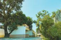 Hidden Key Inn Tarlac Hotels in Capas