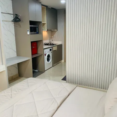 Gold coast Apartment Pantai Indah Kapuk ( Studio ) Отели рядом с достопримечательностью «Торговый центр PIK Avenue»