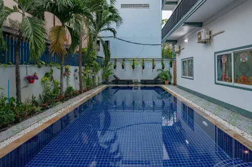 Koung Hua Hotel & Massage