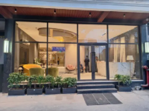 Iva Premium Delhi Airport - Free Airport Drop Hotels near Zafar Mahal