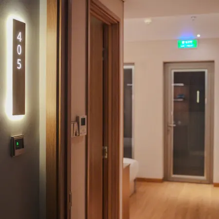 Nola Hotel Отели рядом с достопримечательностью «Куан-Бинь-Тхань»