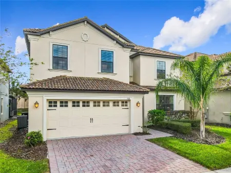 Spacious 6Bd/6Ba w/ Pool 10 mi from Disney!