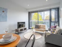 Cozy 1BR Apt Walk to Swinburne & Glenferrie Rd 霍索恩區酒店