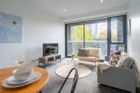 Cozy 1BR Apt Walk to Swinburne & Glenferrie Rd Hotels in Hawthorn
