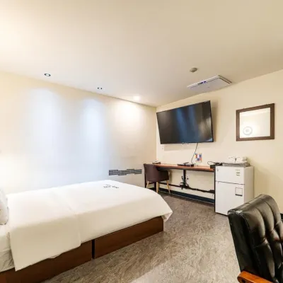 Daily Motel Hotels near Unseo Station