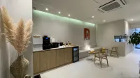 BUTTON HOTEL 梁山體育綜合體