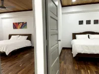 {Free Wifi}Spacious Wooden TOP Floor Apartment Hotéis em 