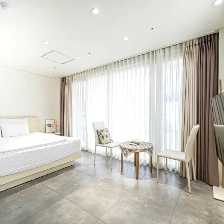 Geoje Lucas Pension