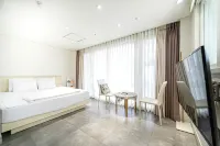 Geoje Lucas Pension - ビーチサイド