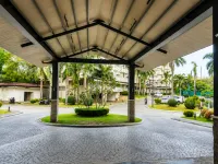 Condo Just 2 Minutes from Mactan-Cebu International Airport - Homestays