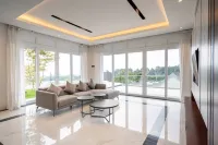 ROYAL URBAN RESORT - 停車場