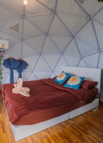 ใจ 1 (เต็นท์มีอ่างอาบน้ำและระเบียง)