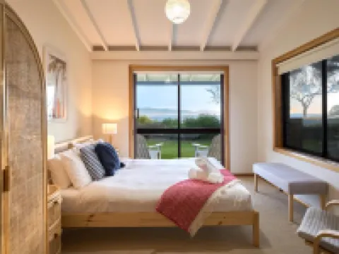 Waubs Beach Cottage Hotels in Bicheno