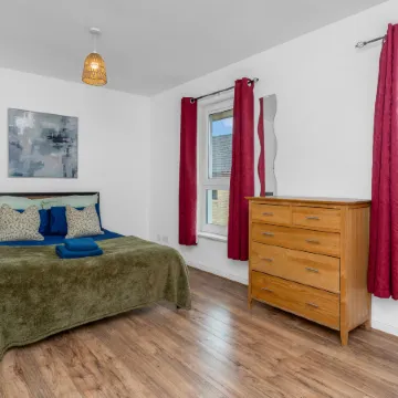 Friary Townhouse -5 Double Bedrooms, 4 Bathrooms, GYM, GAMES, GARDEN