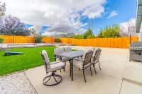 Modern Western Retreat Pet Friendly 4 bed 2 bath