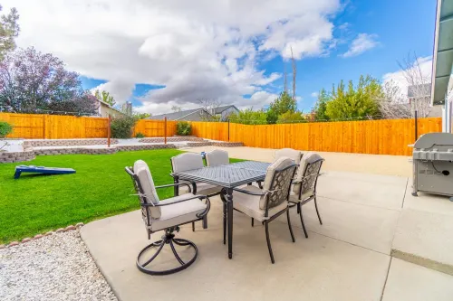 Modern Western Retreat Pet Friendly 4 bed 2 bath