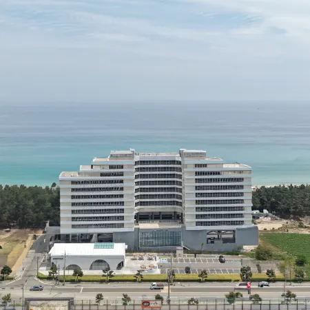 Blue and Hotel Отели рядом с достопримечательностью «Пляж Анмок»