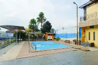 TwoSpaces Living at Matahari Homestay, Batu - مسبح