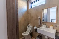Kyzen - Modern 4BR Family Home w/ Private Garden - New