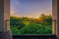 Embassy Gardens Studio with Pool & Gym - pet friendly