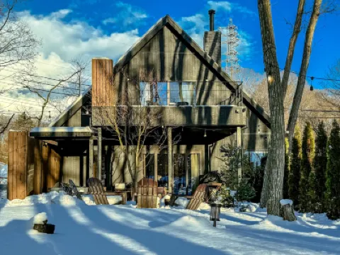 [TV] Luxury adult secret base villa 120 ㎡ Sauna, stone bath, bonfire, BBQ [Mori building] Hotel a 