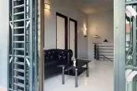 Stylish Blue Water Home w/ Pool Hotels in Tebrau
