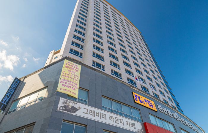 THE SKY HOTEL