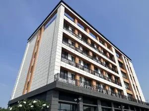 Jia Yu Four Season Resort Hotel