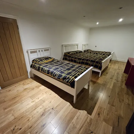 SnoozeDen Westmead – Windsor Castle & Legoland