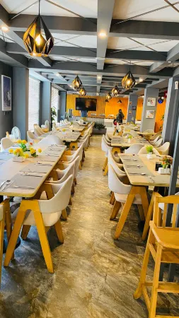 The Opulent Hotel Murree Отели в г. Surasi