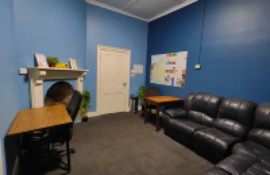 Emu Backpackers Perth - note - Valid Passport required for check in