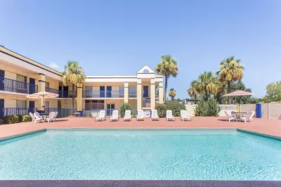 Hotel Inn Albany Các khách sạn gần Charm's Personal Care Home