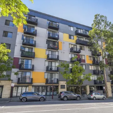 Central East Perth Flat with Pool & Gym Access Отели рядом с достопримечательностью «Площадь Веллингтон»
